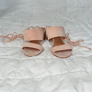 Tahari Sandles